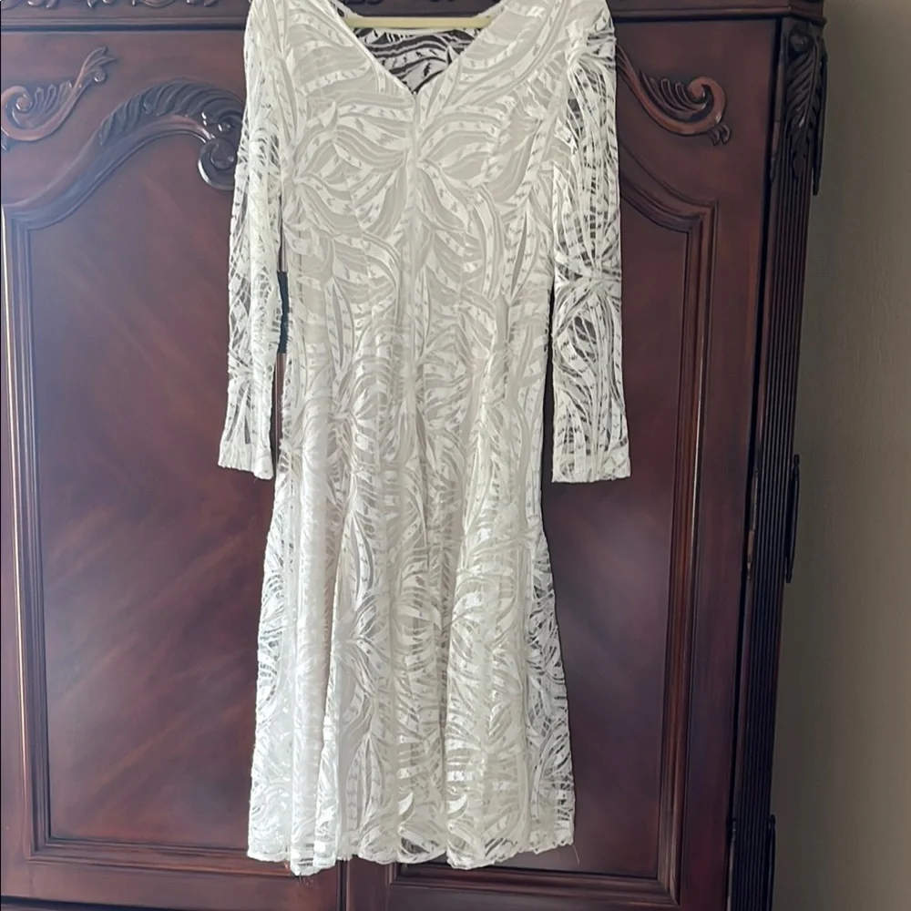 Tahari White Long Sleeve Lace Dress sz 12 - Picture 3 of 5